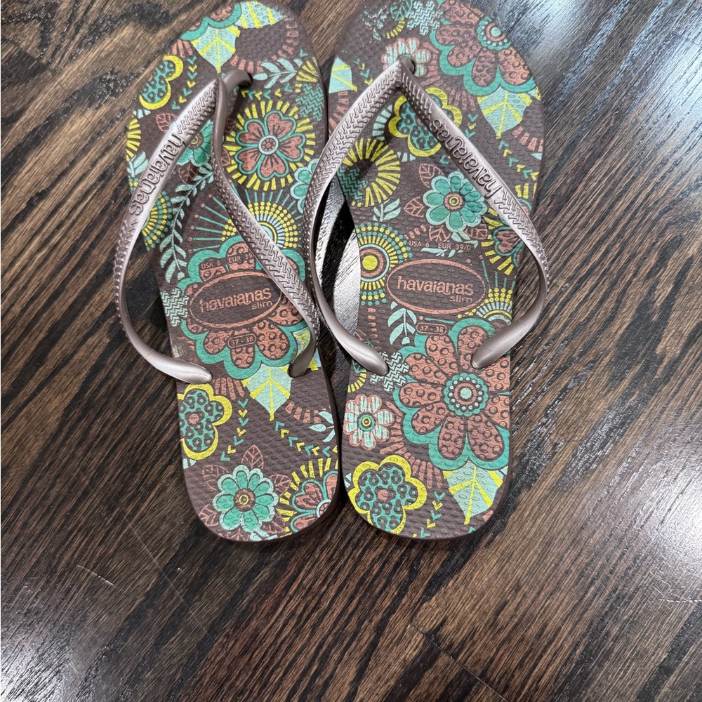 Havaianas Women's Floral Sandals - Brown and Green 7/8 slim